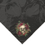 Crâne et Rose | Écharpe à chiffon | Noir<br><div class="desc">Le foulard parfait pour Halloween ou n'importe quel jour à l'automne. Dispose d'un crâne avec des roses morts sur un ton sur le crâne de ton. La touche finale à votre Seigneur du Manoir,  Dracula,  Vampire,  Jeckyll & Hyde costume punk vapeur / cosplay.</div>