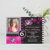 Crâne rose et os croisés Coeurs Photo Invitation (Debout devant)