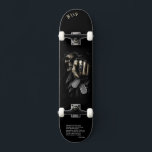 Crâne "votre tour" Skateboard avec devis personnal<br><div class="desc">Faites de ce skateboard votre propre en ajoutant votre texte. Pour accéder aux outils de montage avancés, allez à "Personnaliser ce modèle" et cliquez sur "Détails", faites défiler et appuyez sur le lien "cliquer pour customiser plus loin". Idéal pour toutes les occasions comme l'anniversaire ou Graduation, pour les skateurs de...</div>
