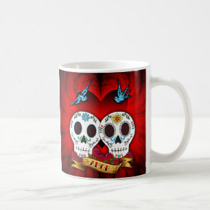 Crânes d'amour avec la tasse d'oiseaux bleus