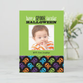 Crânes dans les os Carte photo d'Halloween (Debout devant)