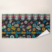 Crânes tribaux des Boho : motif coloré. (Serviette de bain)