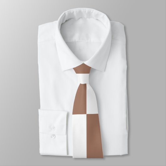 Cravate à damiers Motif en Blanc et Mocha Mousse (Attaché)
