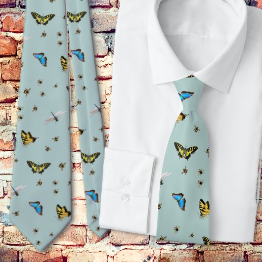 Cravate à motif papillons et abeilles
