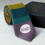 Cravate Ajouter Votre Logo - Business Modern - Automne<br><div class="desc">Parfaits pour une convention de bureau portable ou cadeau de présentation, ces cravates de logo sont simples dans le design. Un design simple, sans fraises pour toute entreprise. Téléchargez votre logo. Si votre logo ne convient pas, cliquez sur le bouton CUSTOMISER. Dans l'espace design, vous pourrez ajuster le logo et...</div>