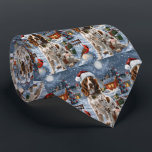 Cravate Anglais Setter Winter Wonderland Christmas Joy<br><div class="desc">Ce design festif reflète l'esprit joyeux de la période des fêtes, avec un adorable petit portant un chapeau de Père Noël. Le chien est niché dans un pays des merveilles hivernales, avec un bonhomme de neige, un sapin de Noël décoré et des cadeaux joliment emballés. Les flocons de neige tombent...</div>