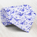 Cravate Aquarelle Fleur sauvage et ornithologique bleu bla<br><div class="desc">Oiseaux d'aquarelle modernes et contemporains et fleurs sauvages motif en bleu périwinkle sur un arrière - plan blanc. Art original de Nic Squirrell.</div>