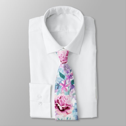 Cravate Aquarelle rose, fleurs bleues. (Attaché)