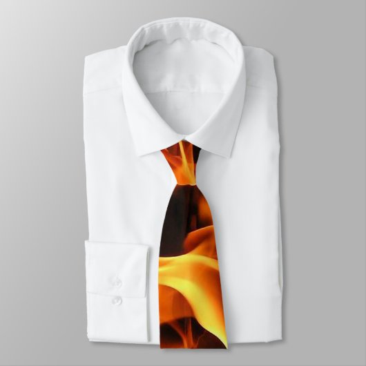 Cravate ardente de flamme (Attaché)