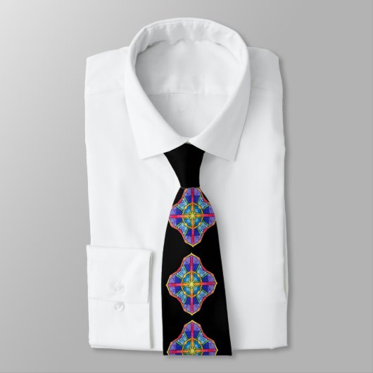 Cravate avec croix (Attaché)