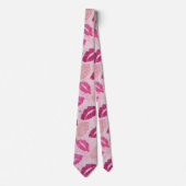 Cravate Baiser de rouge à lèvres rose motif sans couture (Devant)