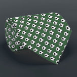 Cravate Ballons de soccer noir blanc Fútbol sur Hunter Gre<br><div class="desc">Cravate avec un motif de football noir et blanc fútbol sur un arrière - plan vert chasseur des deux côtés de la cravate. Personnalisable . Moderne,  tendance et chic,  la cravate sportive idéale pour tous les jours.</div>