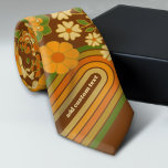 Cravate Bandes rétro et Fleurs funky avec nom personnalisé<br><div class="desc">Un design amusant avec des fleurs funky et un arrière - plan rétro rayé. Un design à revers avec des teintes vert avocat,  marron et orange.</div>