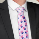 Cravate Bi-cinq LGBTI<br><div class="desc">Faites preuve de confiance et de couleur dans ces chaussettes accrocheuses qui arborent le rose, le violet et le bleu vibrants du drapeau bisexuel de la fierté. Le design d'impression manuelle ludique donne une touche personnelle et expressive, faisant de ces chaussettes une façon amusante de partager votre identité. Parfait pour...</div>