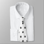 Cravate Black King pièce d'échecs personnalisées motif cra<br><div class="desc">Cravate motif de pièce d'échecs personnalisées Black King. Anniversaire cool ou idée cadeau de Fête des pères pour les hommes. Accessoires de vêtements avec icônes d'échecs noir et blanc. Présence élégante pour les joueurs d'échecs, entraîneur, enseignant, fan, amant d'échecs, grand maître, marié de mariage, fils etc. Couleurs personnalisables. Utilisez les...</div>