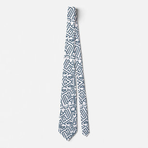 Cravate blanche avec des lignes arrondies bleues