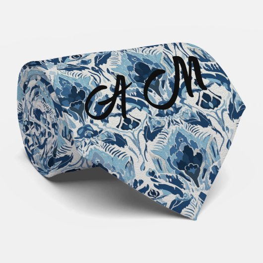 Cravate Bleu Blanc Rétro Ikat Motif 4 Initiales Monogramme (Roulé)