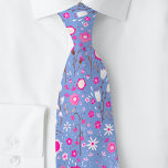 Cravate Bleu Botanique Floral<br><div class="desc">Moderne maximaliste rose et blanc motif de fleurs botaniques sauvages sur un arrière - plan bleu périwinkle pour une sensation d'été frais. Une cravate de coordination qui correspond à votre célébration.</div>