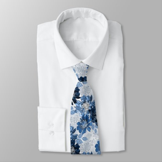 Cravate Bleu clair, fleurs bleu foncé sur gris clair (Attaché)
