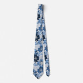 Cravate Bleu clair, fleurs bleu foncé sur gris clair (Devant)