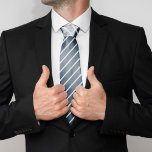 Cravate Bleu de marine et rayures de menthe<br><div class="desc">Motif.</div>