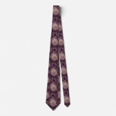 Cravate Bling & Sparkle | Deep Plum + Collier Geode en Or (Devant)