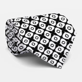 Cravate Bold Black and White Symmetrical Arabesque Pattern (Roulé)