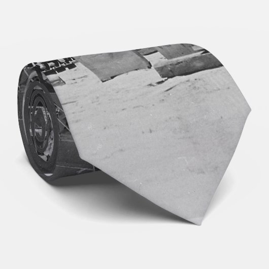 Cravate Bombe atomique enorme placée pour l'essai de (Roulé)