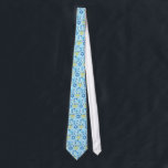 Cravate Bonne Hanoukka<br><div class="desc">Heureux texte Hanoukka avec une menorah, Star of David et deux dreidels. Couleurs bleu, blanc et jaune.</div>