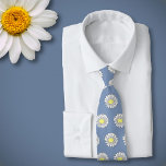 Cravate Botanique Daisy Pastel Fleur Bleu<br><div class="desc">Un cravate bleu avec un motif de fleur de marguerite botanique illustration en couleurs pastel (Leucanthemum vulgare) : un cadeau parfait pour un amoureux des fleurs. La marguerite est la fleur de naissance d'avril et elle symbolise la gentillesse,  la pureté,  l'innocence,  la joie et la joie.</div>