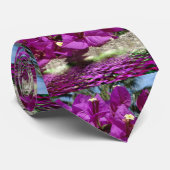 Cravate Bougainvillea flowers above water (Roulé)