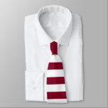 Cravate Burgundy rayé de couleurs solides rayées<br><div class="desc">Couvercle rayé moderne classique en Bourgogne mariage et blanc. Le cravate à rayures bordeaux pour lui. Cravate de toiletteur à rayures.</div>