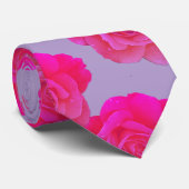 Cravate Cadeau de teinte violette moderne de rose florale (Roulé)