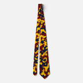Cravate Camo rouge profond en bleu clair et jaune foncé (Dos)
