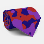 Cravate Camouflage rouge foncé en bleu profond et violet (Roulé)