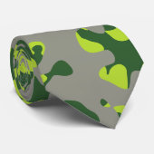 Cravate Camouflage vert clair en vert foncé et gris (Roulé)