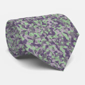 Cravate camouflage vert et violet abstrait (Roulé)