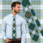 Cravate Campbell Crest au-dessus de Tartan<br><div class="desc">Le badge Campbell crest entouré d'une sangle et boucle sur l'arrière - plan écossais habillé. Texte personnalisé.</div>
