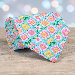 Cravate Carré grand-mère des années 70 au crochet pour cra