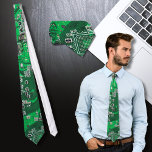 Cravate Carte circuit imprimé circuit vert PCB<br><div class="desc">PCB Circuit Board cadeaux pour les geeks ou cadeaux pour les nerds. En voici un pour l'Ordinateur Nerd ou Geek en chacun de nous. Geek Sortez votre Nerd avec cette carte de circuit imprimé circuit imprimé circuit électronique circuit imprimé. Il s'agit d'une image de fond d'un circuit imprimé ou d'une...</div>