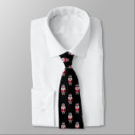 Cravate Casse<br><div class="desc">Un amusant motif de noix de Noël rouge et noir décore cette cravate. Amusant pour la période des fêtes de Noël. Conçu pour vous par Blackberry Boulevard.</div>