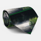 Cravate Cattails Dans Le Mist Sur Une Photo D'Étang (Roulé)