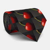 Cravate Cerise rouge dans l'obscurité (Roulé)