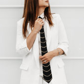 Cravate Chaîne de perles sur le noir : une occasion élégan