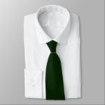 Cravate Chasseur le plus foncé Vert Initiales cachées Coul<br><div class="desc">Chasseur le plus foncé vert Initiales cachées couleur solide. Pour un usage mariage ou quotidien, avec les initiales Idden sur le dos, que vous pouvez facilement personnaliser ou supprimer si vous n'avez pas besoin. Peut être changé à n'importe quelle couleur de votre choix via l'option Personnaliser supplémentaire, ou s'il vous...</div>