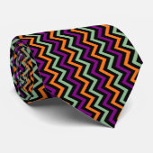 Cravate Chevron vertical citrouille, violet, vert et noir (Roulé)