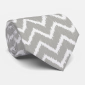 Cravate Chevrons Ikat - Gris argenté et blanc (Roulé)