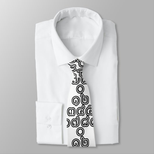 Cravate Chiffres thaïlandais Pyramide ♦ Script en thaï ♦ (Attaché)