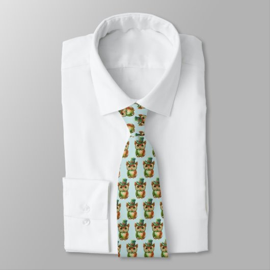Cravate Chouette mignonne dans un Motif de chapeau vert (Attaché)