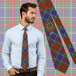 Cravate Clan MacBeth Crest sur Tartan<br><div class="desc">Clan MacBeth badge de crête entouré d'une sangle et boucle sur l'arrière - plan tartan. Texte personnalisé.</div>